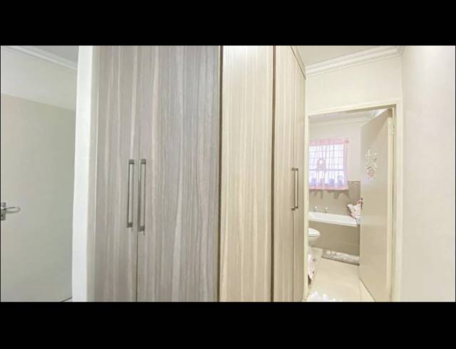 3 BEDROOM TOWNHOUSE FOR SALE IN VORNA VALLEY